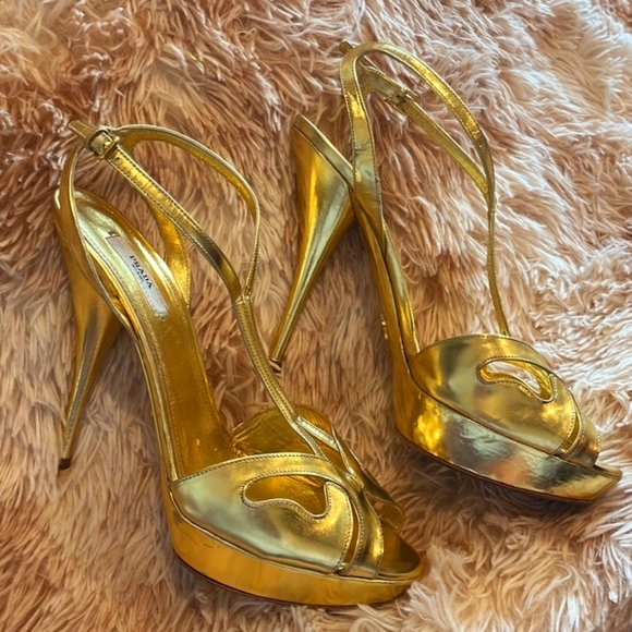 PRADA ✨ | Metallic Gold Leather T Strap Platform Sandals Size 42 | 11 Women’s US - Picture 11 of 12